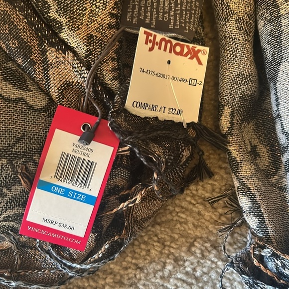 Brown and Black Scarf with Rustic Charm - Picture 4 of 5